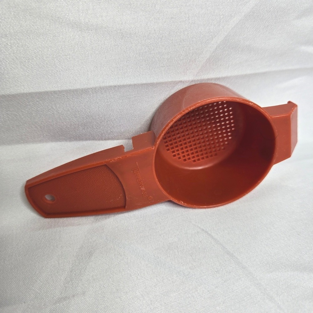 Tupperware Mini Sifter Tea Strainer Kitchen Gadget 879-8 Red